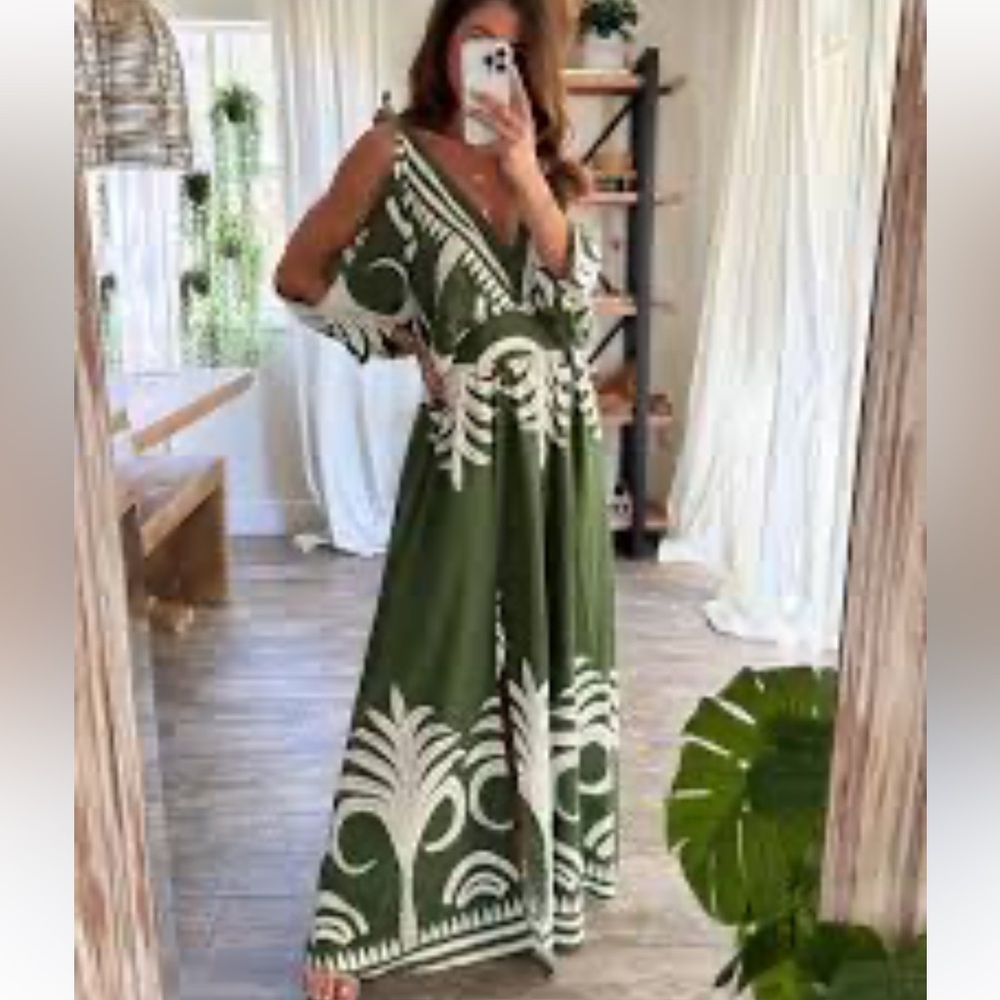 Aakaa Greenand White Printed Maxi Dress